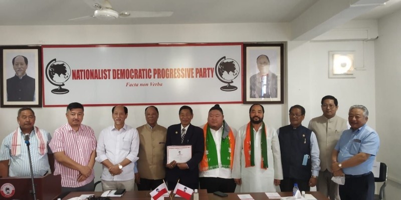 H Chuba Chang (5th from left) with the PDA ticket for the 51 Noksen bye-poll on March 29.